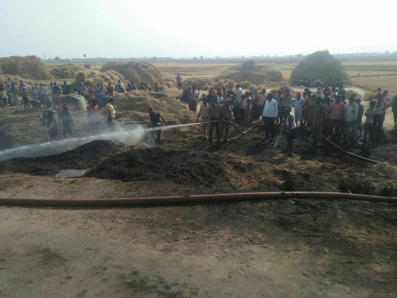 चौरम गांव में अगलगी की घटना में करीब एक लाख रुपये की संपत्ति जलकर राख