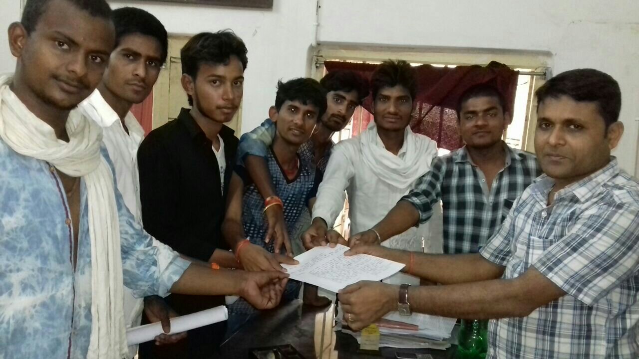 निजी विद्यालयों की मनमानी पर  रोक लगाने की मांग।