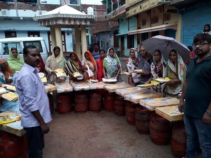 33 महिला लाभुकों के बीच वितरित किया गया गैस कनेक्शन