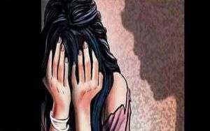 छेड़खानी के विरोध करने पर मनचलो ने ऐसा क्या किया कि युवती पहुंच गई अस्पताल।