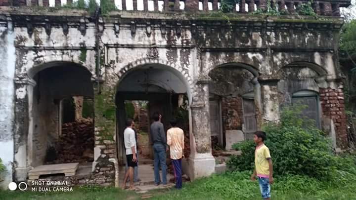 पैर में क्यों मारते हो सीने पर मारो गोली।