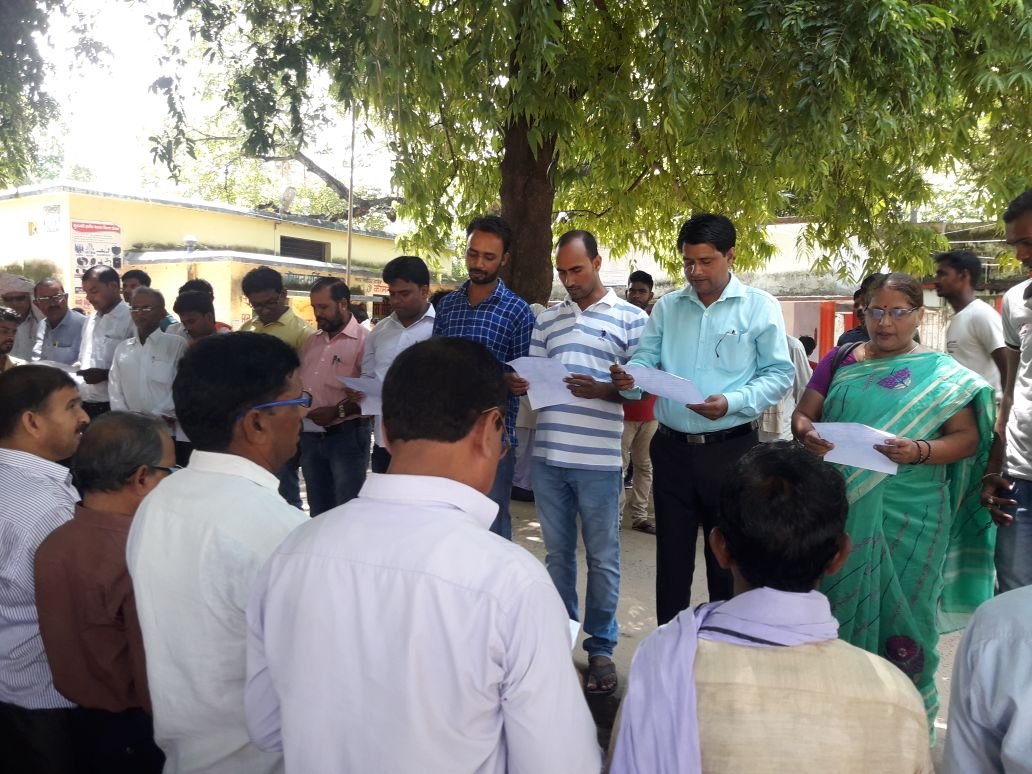 सद्भावना दिवस पर दिलायी गई शपथ।