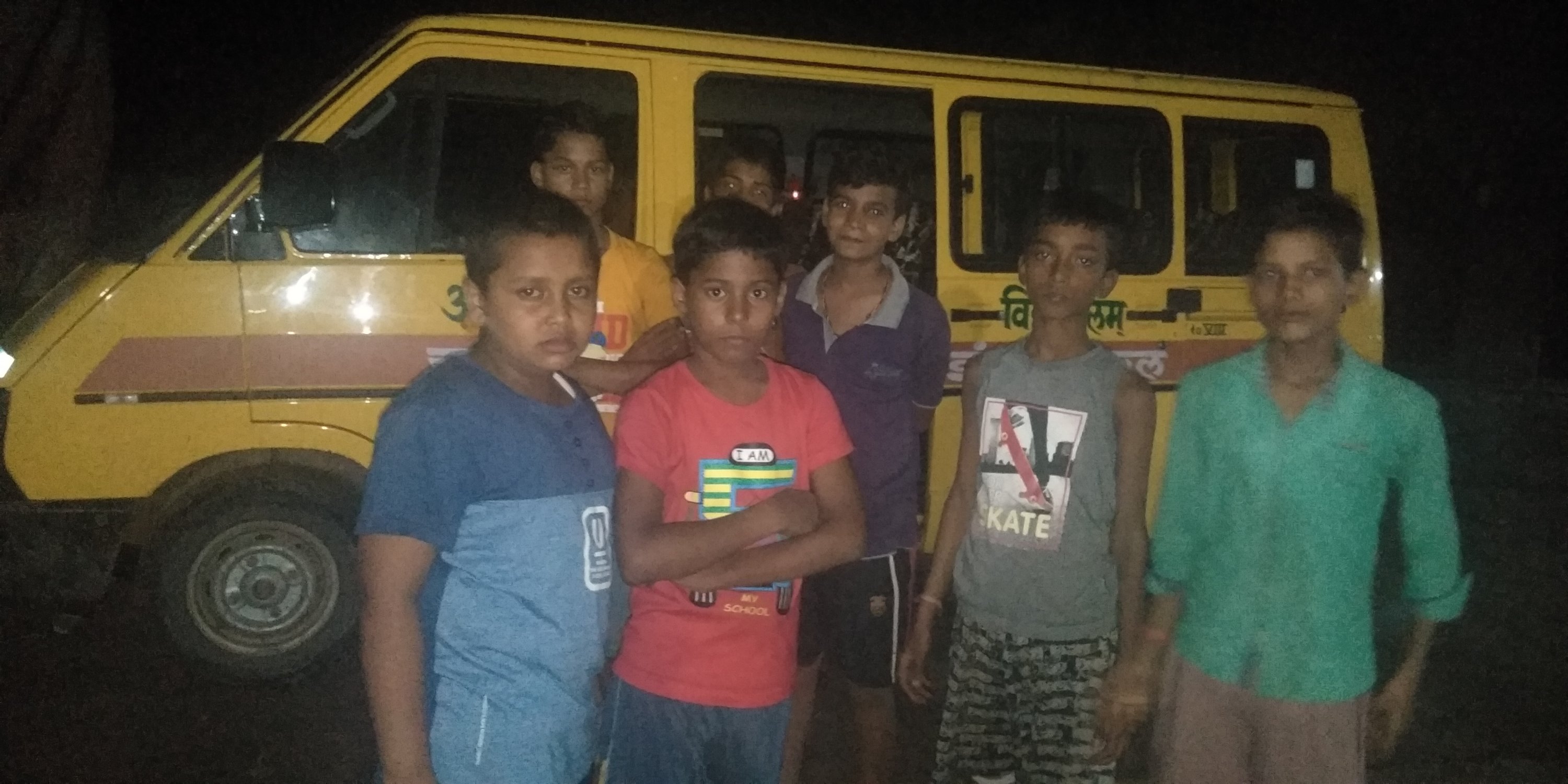 होस्टल में घुस कर की बच्चो की पिटाई।