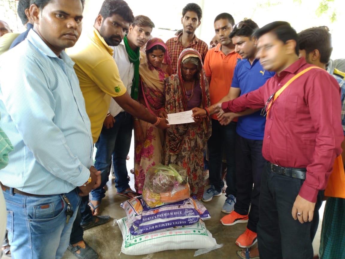 अग्निपीड़ितों को डॉक्टर चंद्रा द्वारा की गई मदद