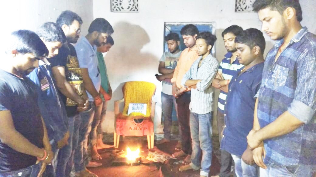 बंगाल में हुई आभाविप कार्यकर्ता की मौत पर दी गई श्रधांजली