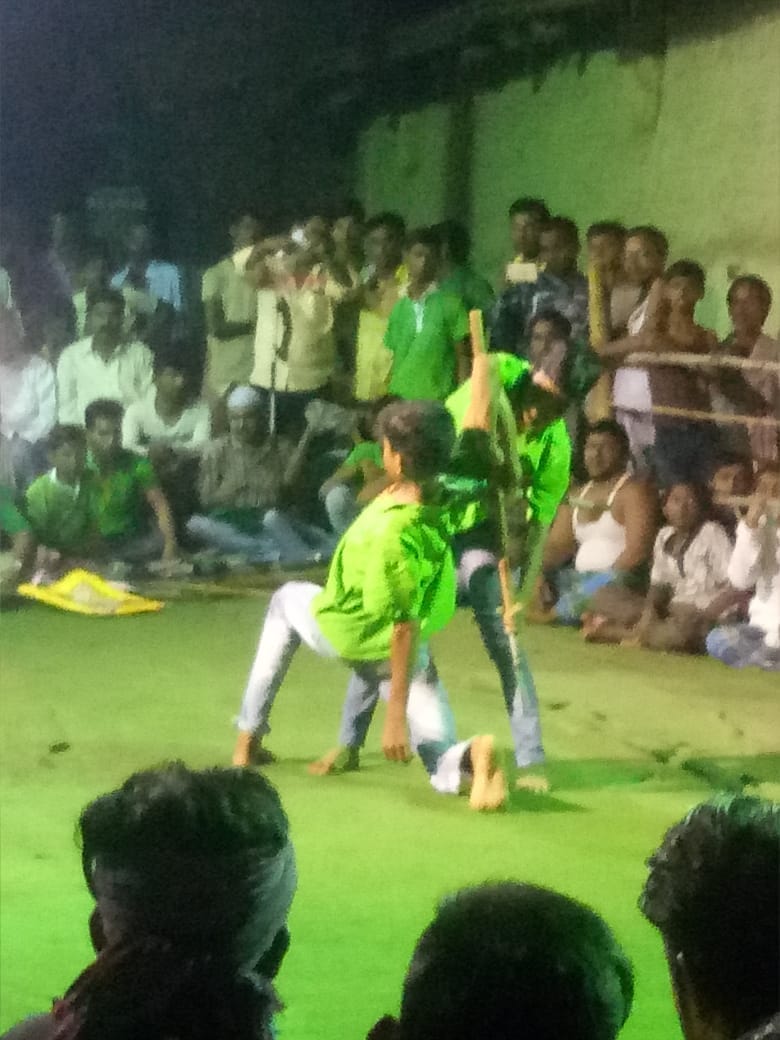 हैरत अंगेज करतब देख दंग रह गए लोग