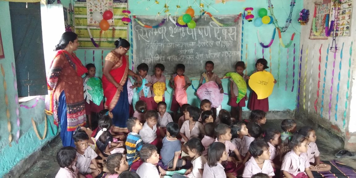 बच्चों के शारीरिक विकास के लिए खेलवाया गया आउटडोर गेम।