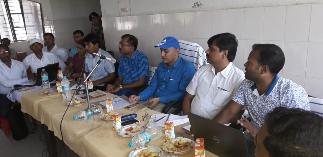 पांच कर्मियों का वेतन बंद करने का आदेश।