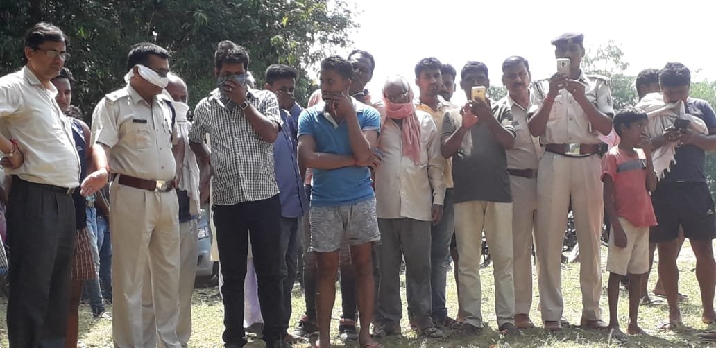 इस मां को  क्या पता था जिसे गोद ले रही है वही  दत्तक पुत्र ले लेगा एक दिन उसकी जान।