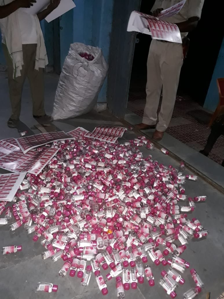 फ़र्ज़ी उत्पाद बेचने के मामले में एक गिरफ्तार।