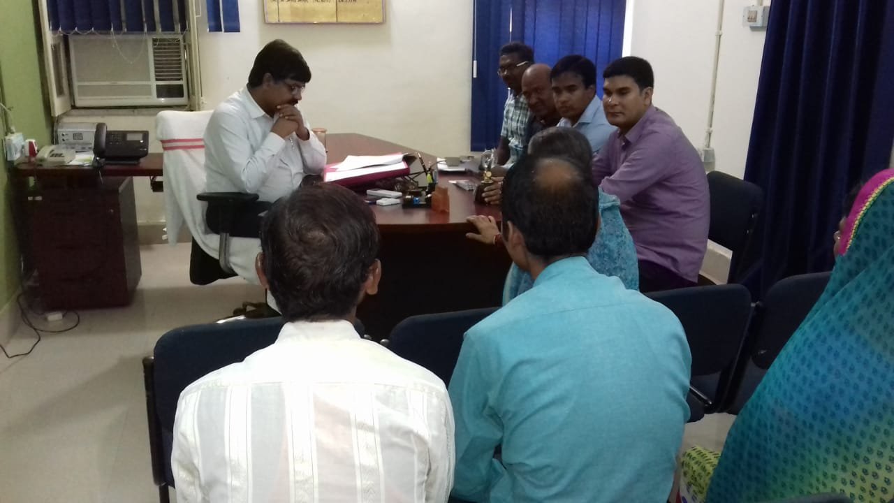 महिला के साथ करें गरिमा पूर्ण व्यवहार ।