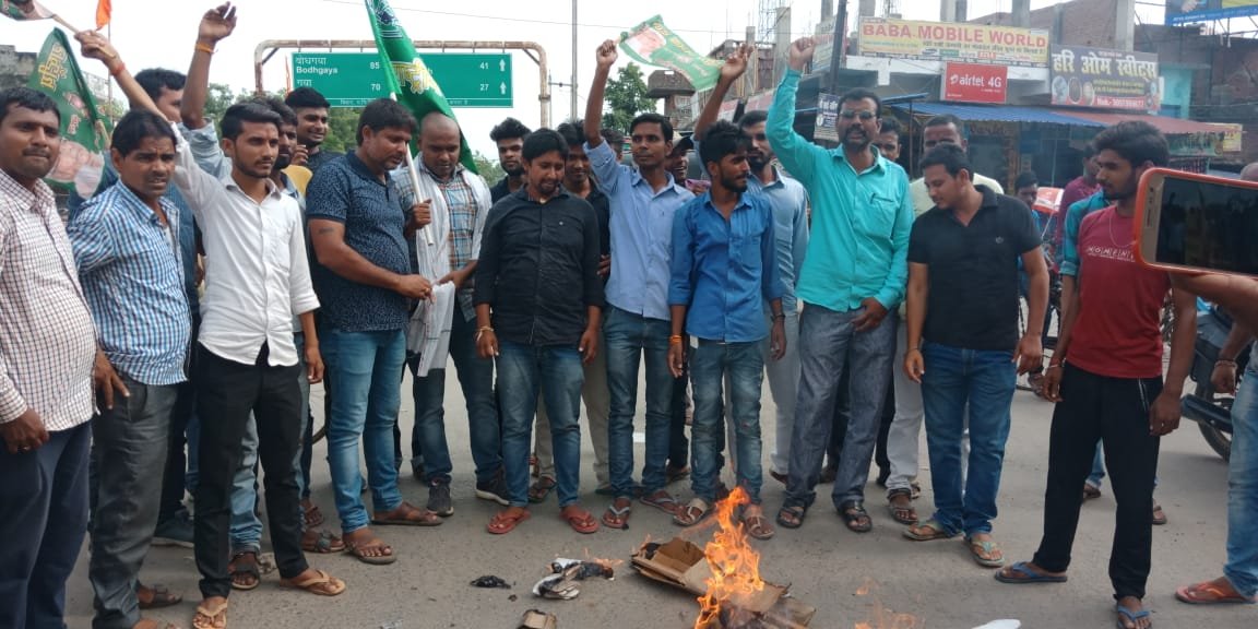 युवा राजद ने किया पुतला दहन।