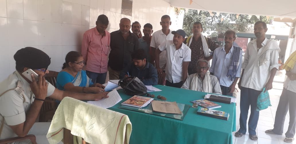 थाना परिसर में भूमि विवाद के मामलों का हुआ निष्पादन