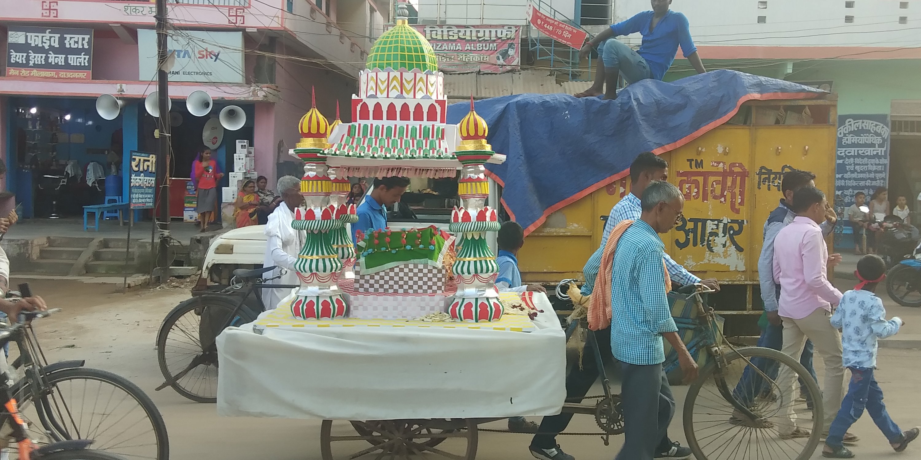 चेहल्लुम पर निकला ताजियों का जुलूस