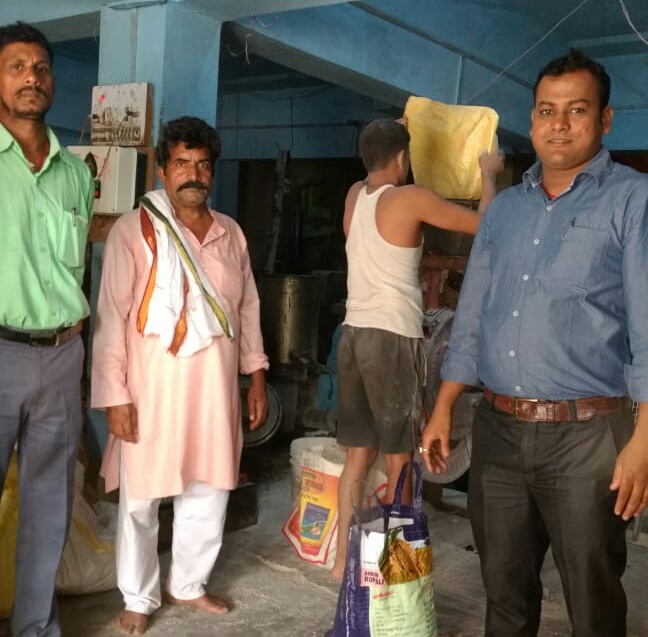 प्रसाद के लिए मुफ्त में  पिसा गया गेहूं