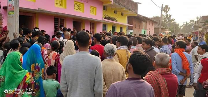 बालू लदे ट्रैक्टर की चपेट में आकर जिले के उभरते क्रिकेटर अंबुज समेत से दो की मौत ,आधा दर्जन से भी अधिक घायल।