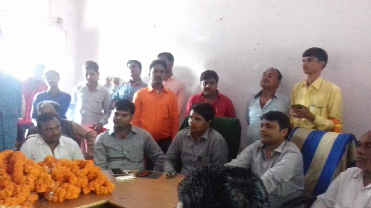 बेहतर कार्यों के लिए किया गया सम्मानित