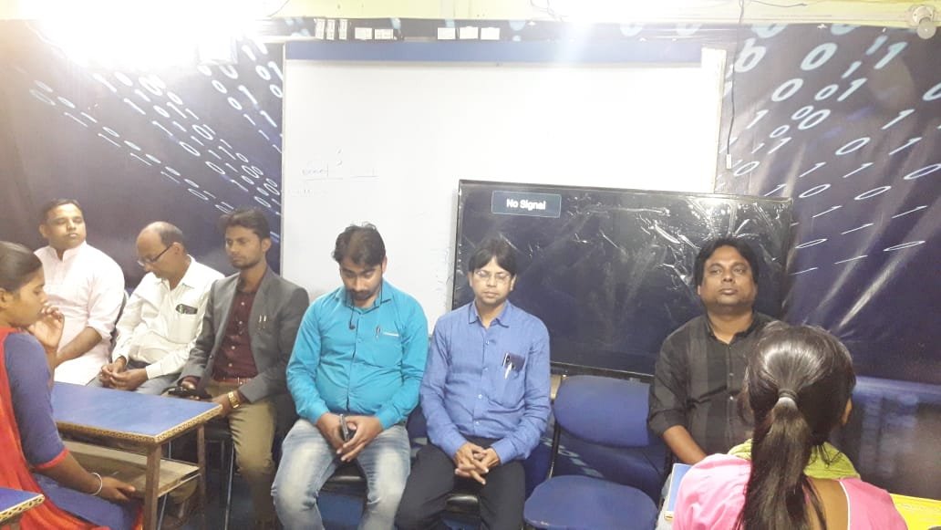 सेवा भाव से निस्वार्थ काम करते हैं पत्रकार।