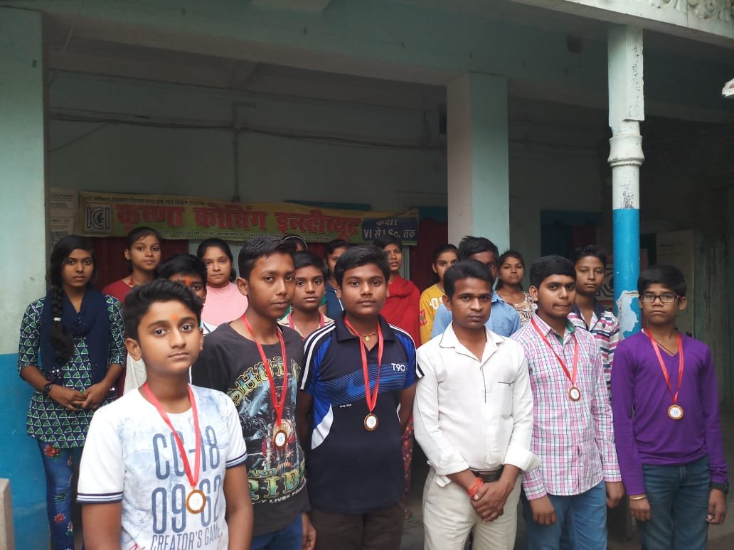 प्रबुद्ध भारती ने बच्चों को किया सम्मानित।