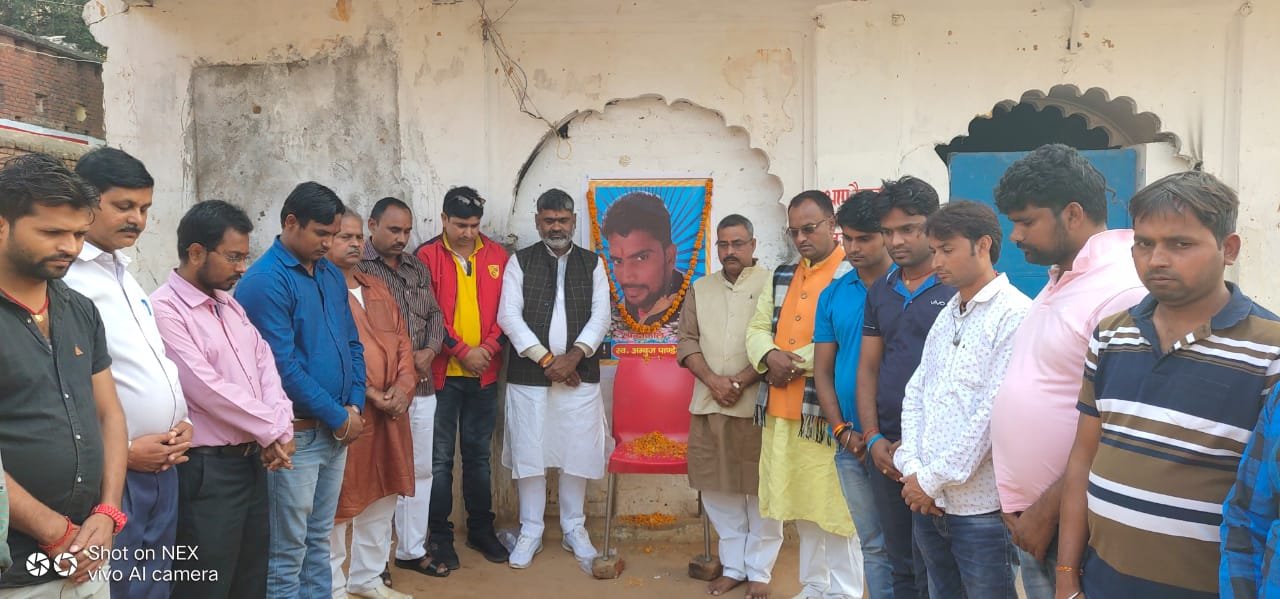 सीनियर के रूप में प्रेरणा देते थे अंबुज ,उनके निधन से सभी हैं मर्माहत