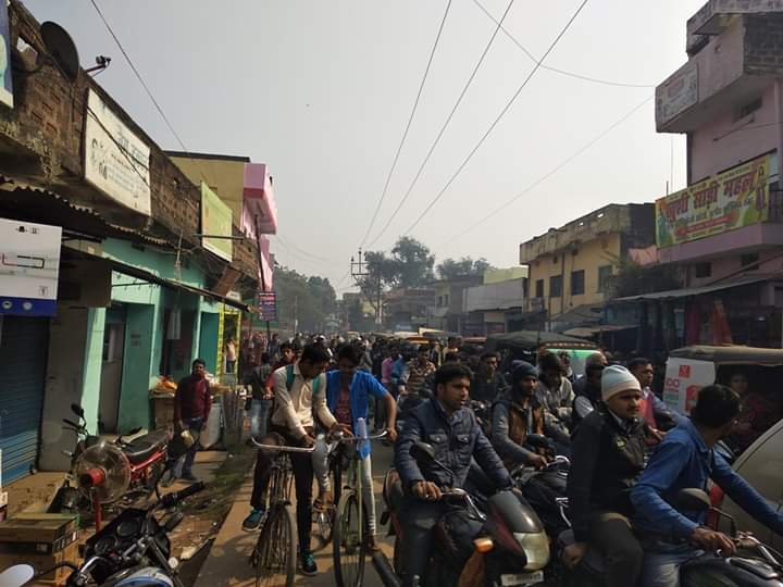 अगर आपको जाम का नजारा देखना हो तो आइए शहर के बाजार स्थित एसबीआई शाखा के तरफ।