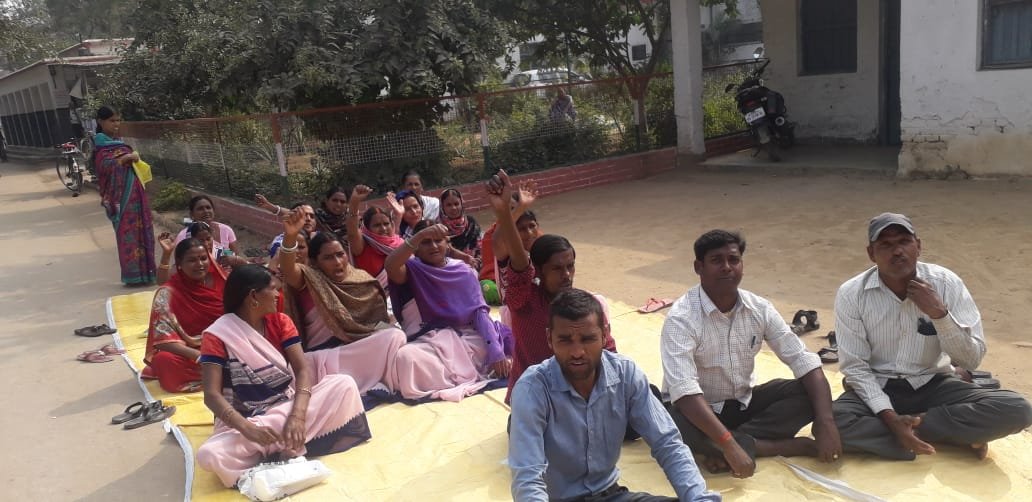  आशा स्वास्थ्य कार्यकर्ताओं एवं कूरियर का अनिश्चितकालीन हड़ताल जारी