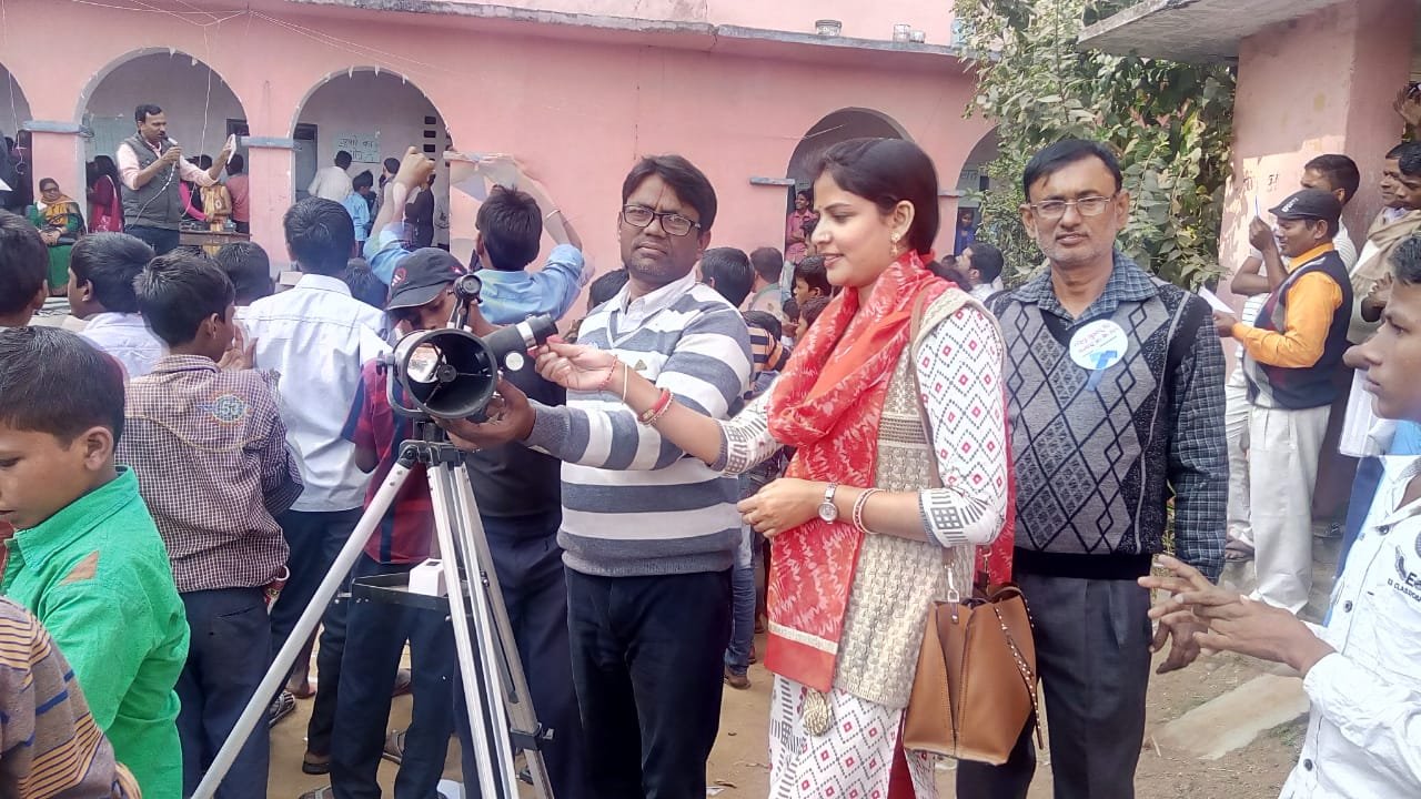 विज्ञान मेला में शिक्षकों व छात्र-छात्राओं ने लिया भाग