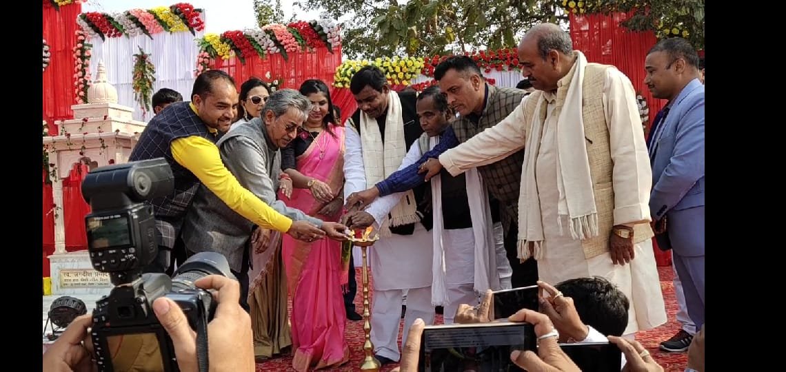 अपनी जमीर को कभी नहीं खो सकता,प्रतिमा का किया गया अनावरण