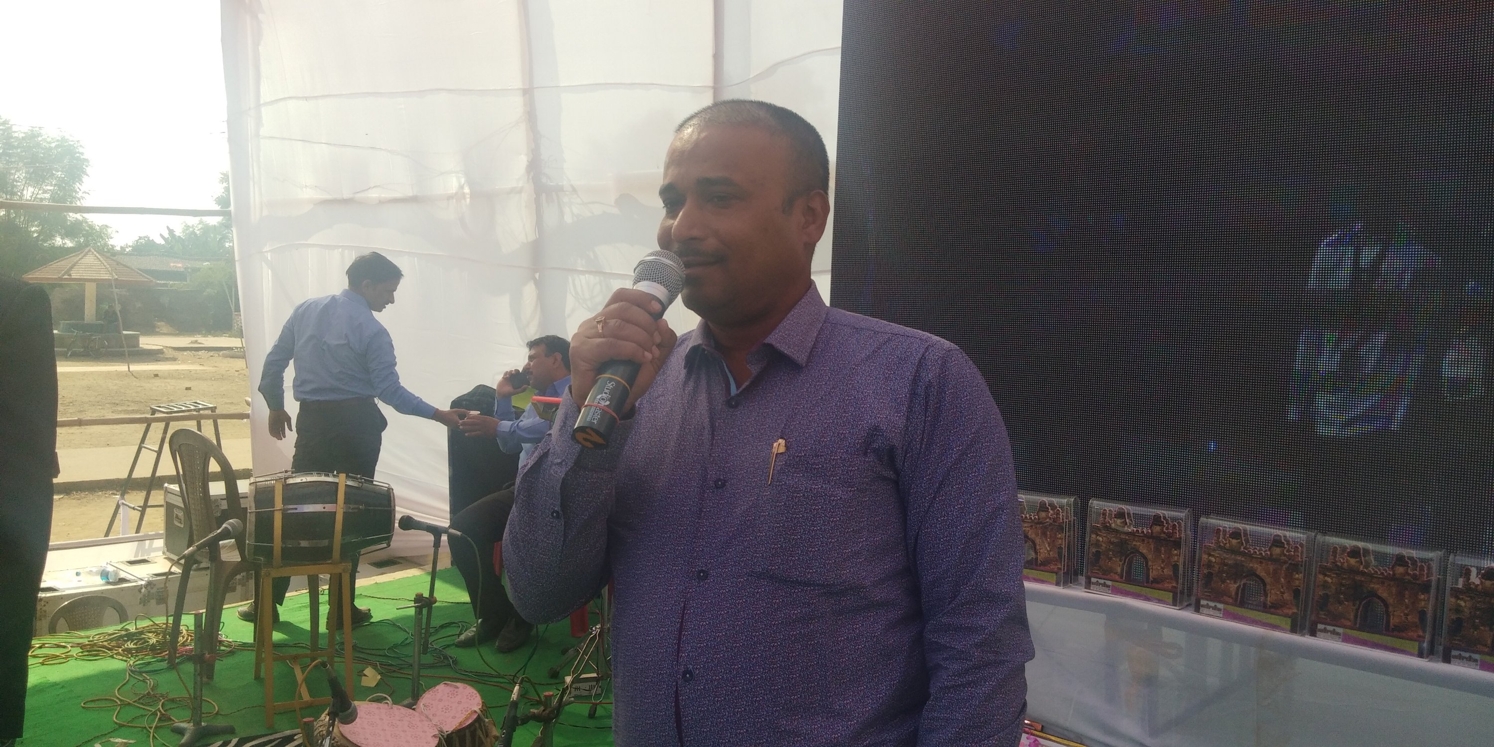 ढाई सौ पौधों की जवाबदेही ली समाजसेवी डॉ प्रकाश चंद्रा ने