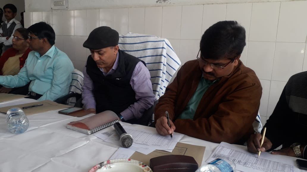 डीएम ने किया समीक्षा बैठक