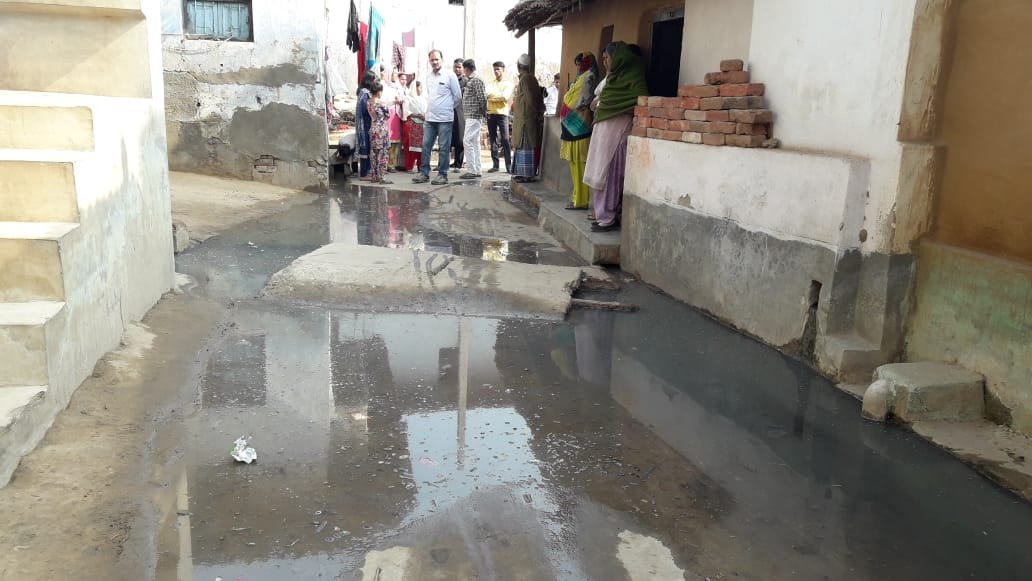 जलजमाव की समस्या का समाधान कराने की मांग 