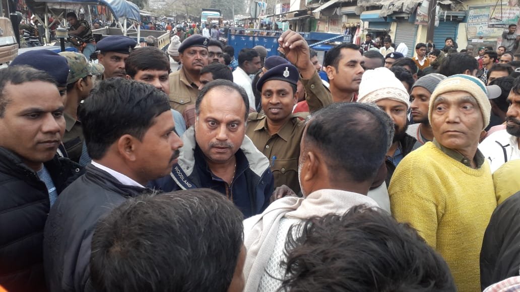 ट्रैक्टर से कुचलकर महिला की मौत,मृतका का पुत्र हुआ जख्मी।