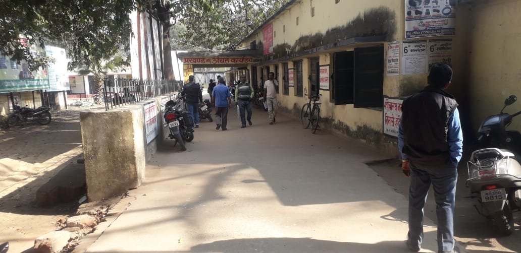 ब्लॉक परिसर में पसरा रहा सन्नाटा ,कई कार्य हुए प्रभावित