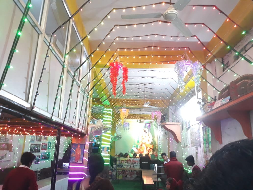 धूमधाम से मनाया गया सरस्वती पूजा, भक्ति गीतों से वातावरण रहा गुंजयमान