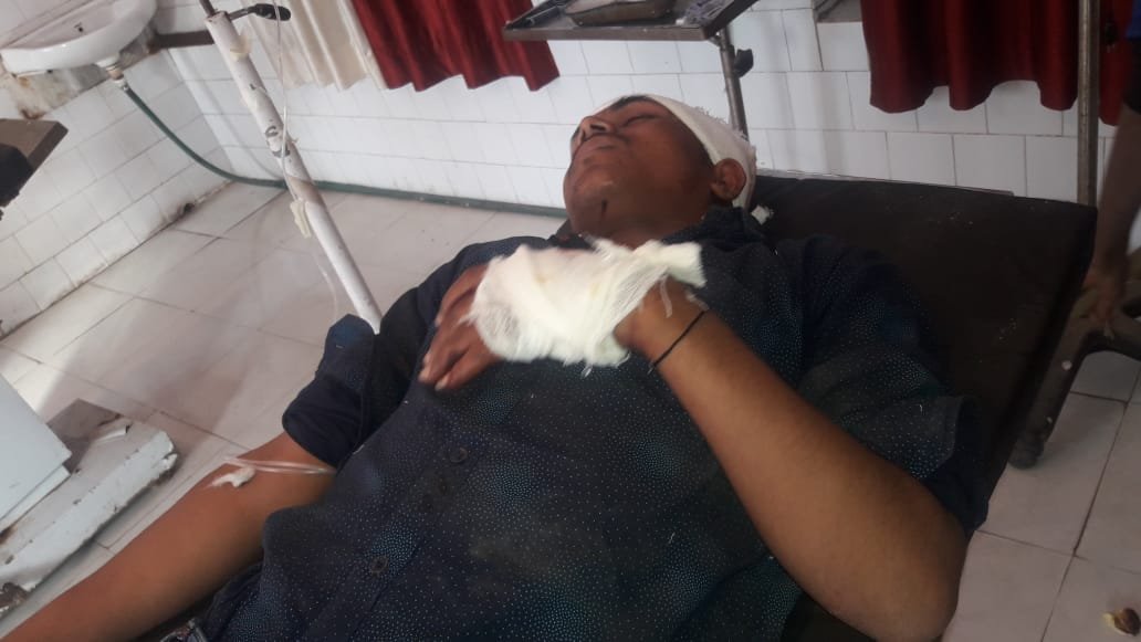 बाइकों की टक्कर में परीक्षार्थी समेत तीन घायल