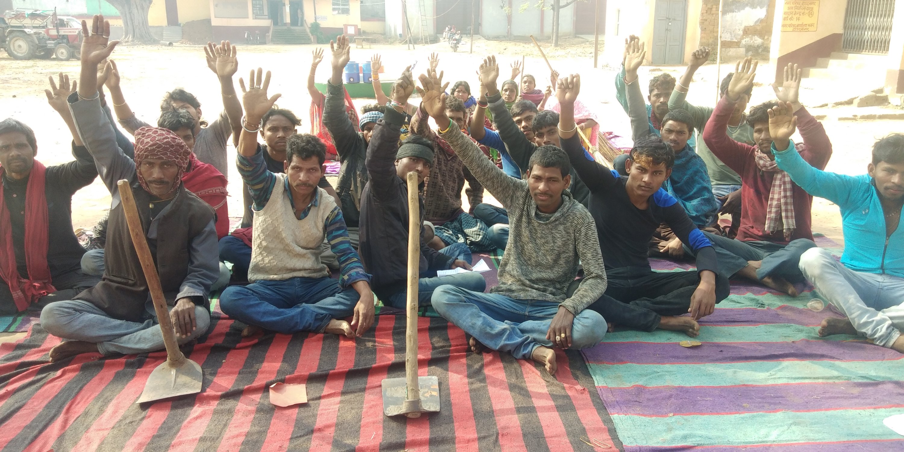 दिहाड़ी सफाई कर्मी गए हड़ताल पर ,शहर का सफाई कार्य हुआ प्रभावित