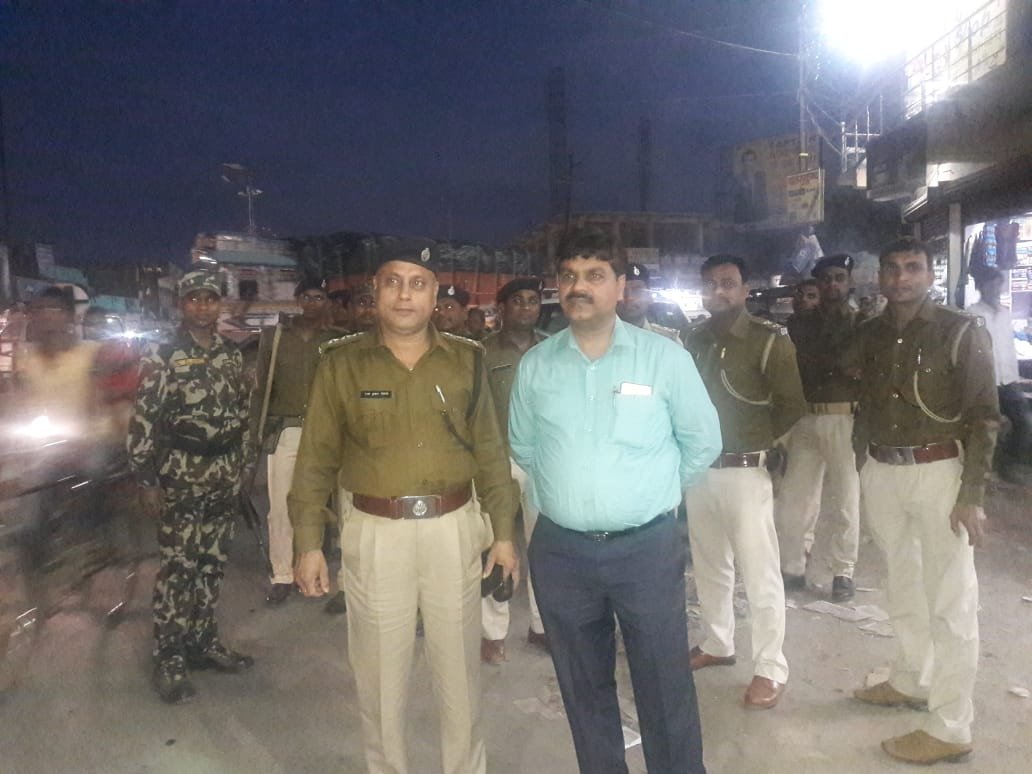 पदाधिकारियों ने किया फ्लैग मार्च