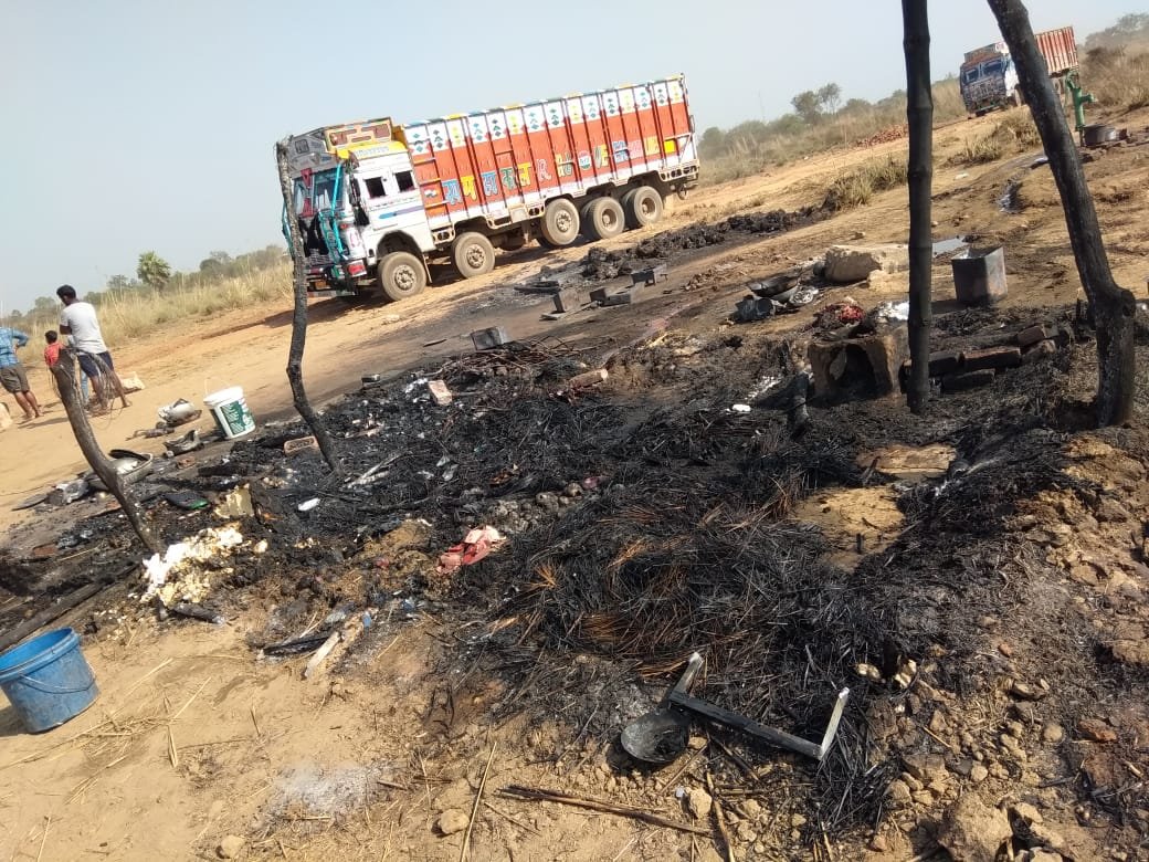 आगलगी में हजारों की संपत्ति जलकर राख