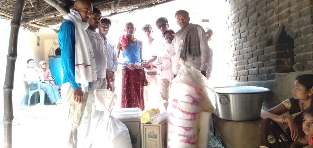 गरीब परिवार को संगठन ने किया सहायता