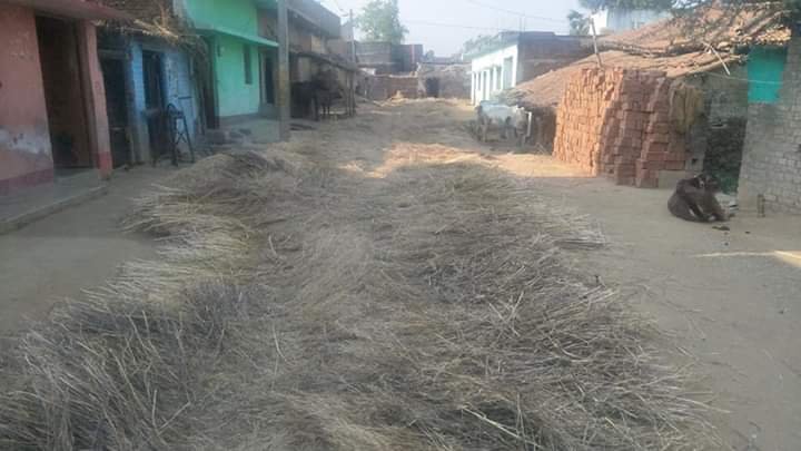 राहगीरों के जान जोखिम में डाल रहे ग्रामीण