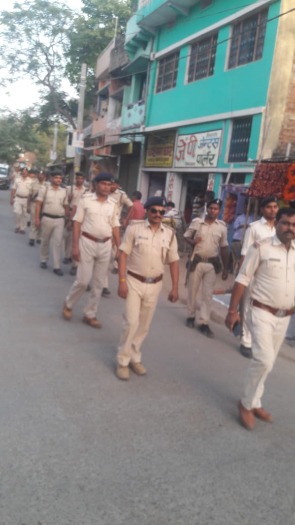 शहर में निकाला गया फ्लैग मार्च