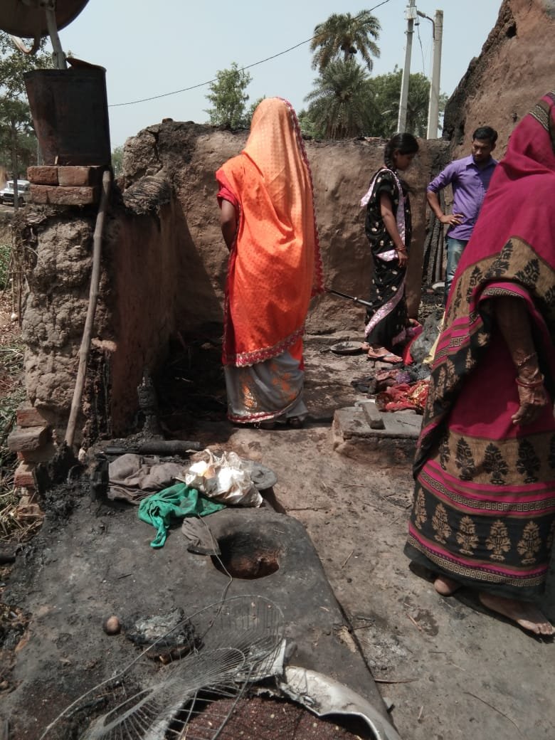 अगलगी में एक घर जलकर राख