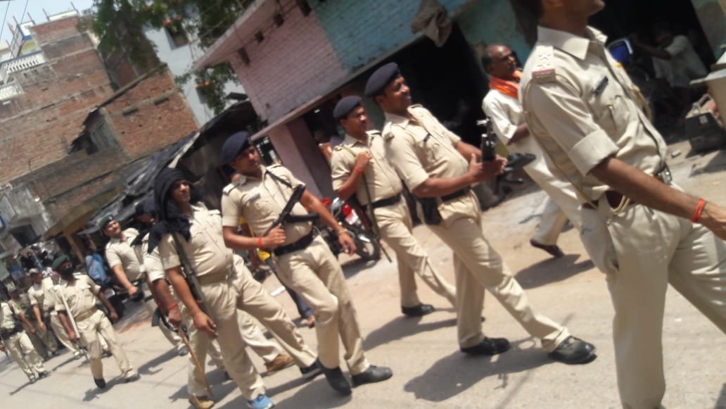 मतदान को लेकर पुलिस ने किया फ्लैग मार्च