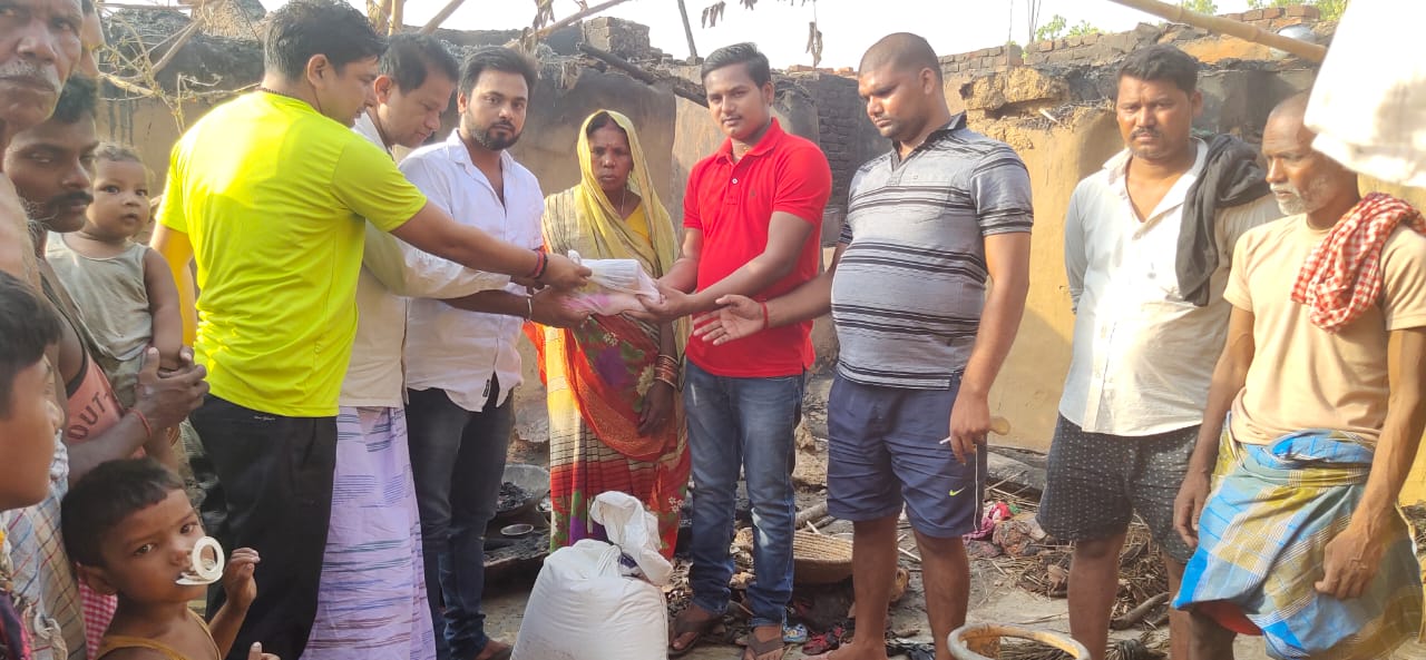 अग्नि पीड़ित परिवार को दी गई आर्थिक मदद