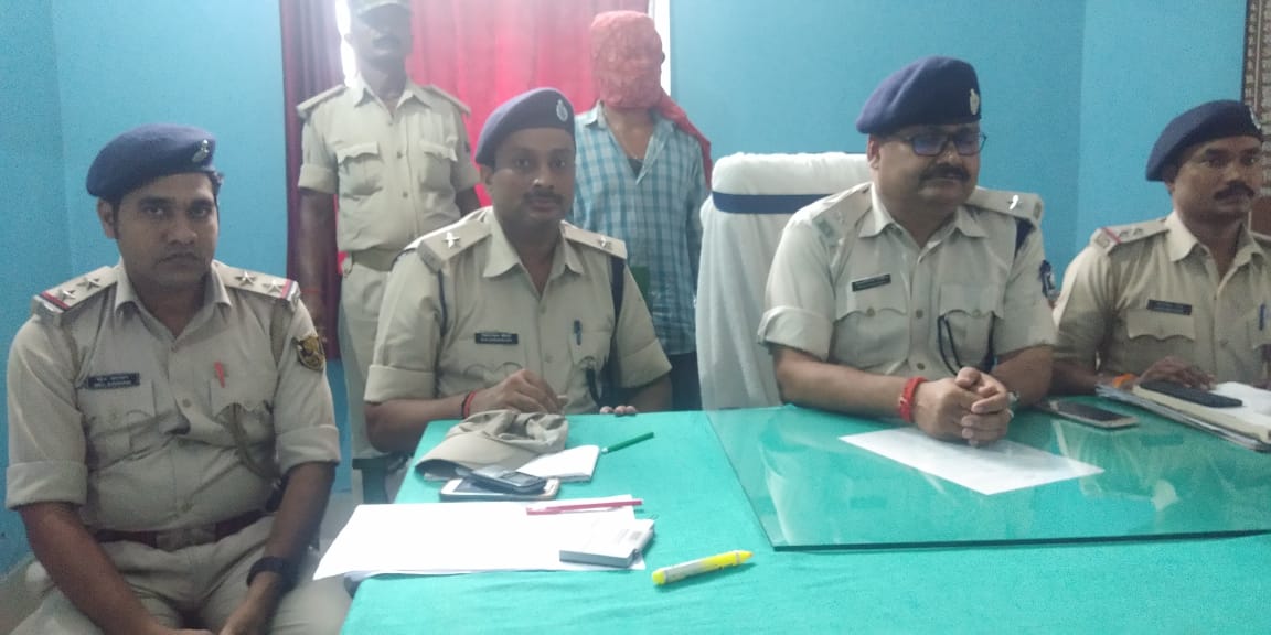 लूट कांड में पुलिस ने लाइनर को किया गिरफ्तार, जल्द उपलब्धि मिलने की उम्मीद