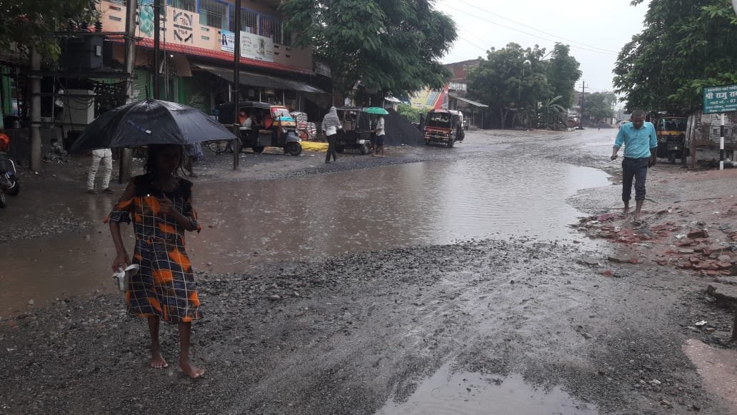 सुबह से हो रही है बारिश,कई जगह हुआ जलजमाव।
