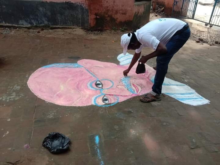 असाधारण कला उदधृत कर संजय गांधी  ने किया महात्मा गांधी  को नमन
