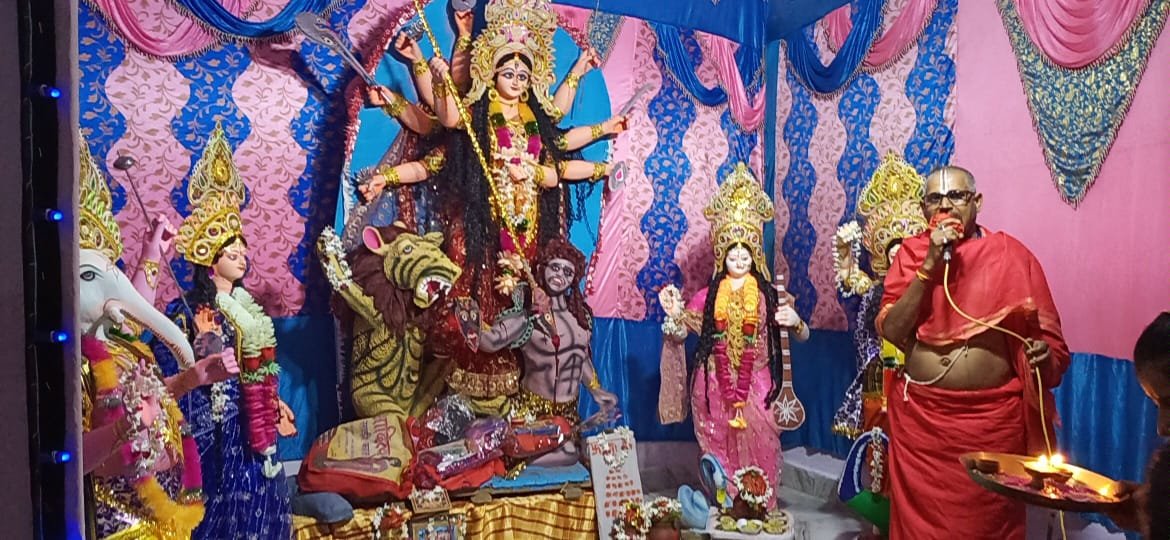 पट खुलते ही श्रद्धालुओं की उमड़ी भीड़