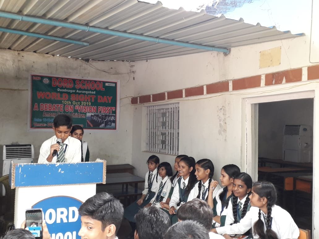 विटामिनयुक्त आहार लेने पर  दिया गया बल।