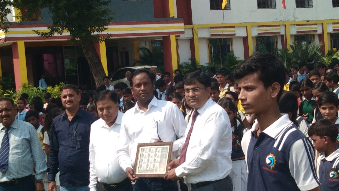 दो दिलों को जोड़ने का काम करती है डाक सेवा